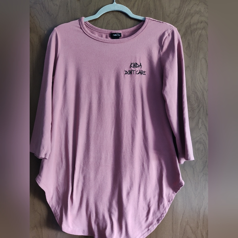 RUE 21 Ladies Pullover Top "Kinda Don't Care"  Size Large Elbow Sleeves